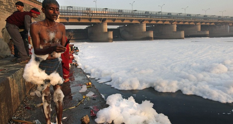 The Cry of the River Yamuna that is so Polluted it’s become a Sea of Foam