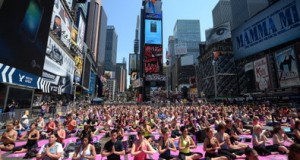 Video : New York’s Times Square Goes ‘Hindu’ with Yoga