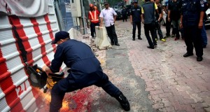 Hindu temple demolition by malaysian government illegal say Hindus