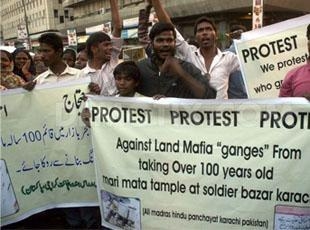 Pakistan : Demolition of temple in Karachi: Hindus protest