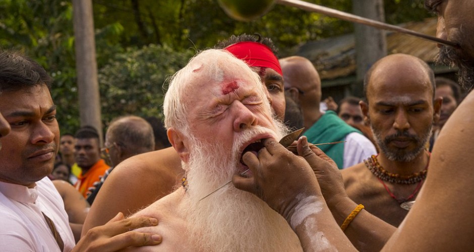Video : Former Australian diplomat gets tounge and cheeks pierced during Thaipusam Festival