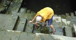 This Irishman Has Spent The Last Month Cleaning A Heritage Lake The Government Doesn’t Care About