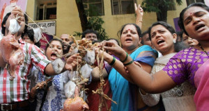 MNS protests against meat ban, roasts chicken near Jain community event