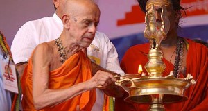 Bengaluru: Stones pelted at Pejawar Mutt seer Sri Vishweshateertha Swami’s convoy