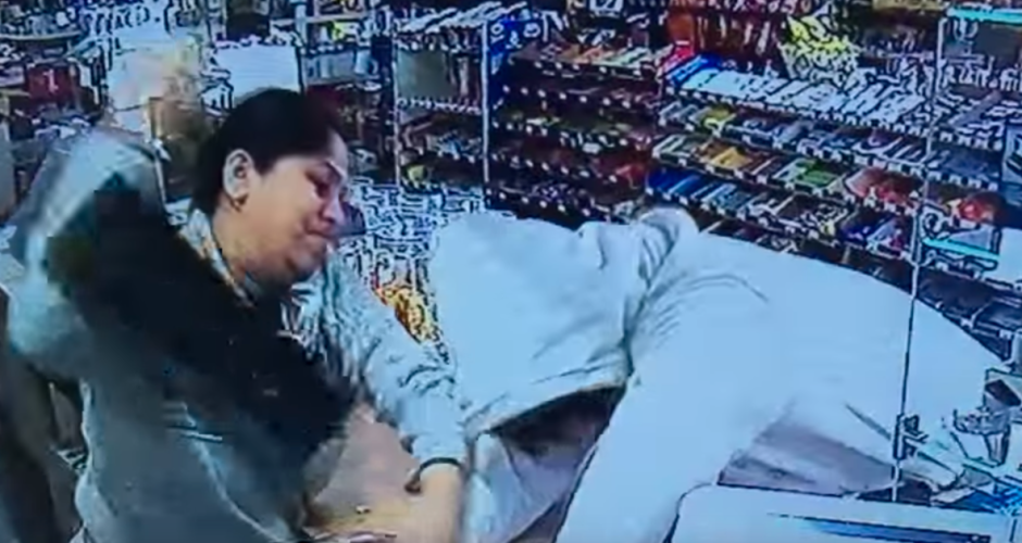 HHR Video : Devout Hindu Woman Fights Off Armed Robber With Her Bare Hands