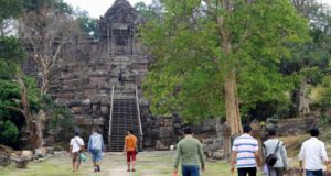 Japanese tourists flock to Hindu temple at center of Cambodia-Thailand dispute