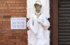 Video : Thug smashes statues outside Hindu temple in sick attack in UK
