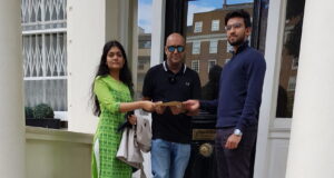 Video : Posting the Petition to the Pakistan High Commission in London