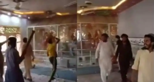Video :  Pakistani Far Right Islamists Destroy Hindu Temple