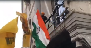 Video : Khalistani Far Right Mob Fail To Tear Down Indian Flag When Faced With One Man