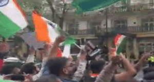 Video : Hindus Steal The Show Chanting Hanuman Chalisa At Pak Protesters In London