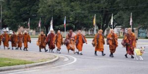 Video : Buddhist Monks Complete Their 108-day, 2,300-Mile Walk for Peace