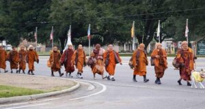 Video : Buddhist Monks Complete Their 108-day, 2,300-Mile Walk for Peace