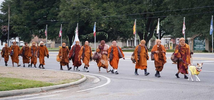Video : Buddhist Monks Complete Their 108-day, 2,300-Mile Walk for Peace